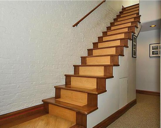 BAMBOO STAIRCASE MADE USING NATURAL AND CARBONIZED STRAND